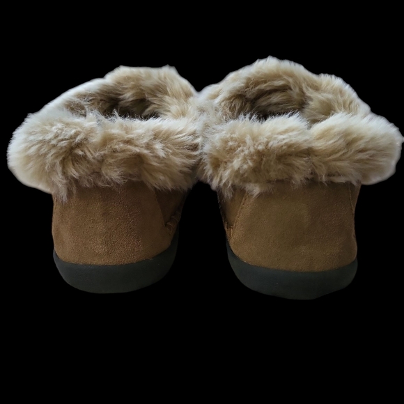Magellan Chelsea Slip On Botties 7. Tan Suede Slippers with Faux Fur Lining - Picture 13 of 14
